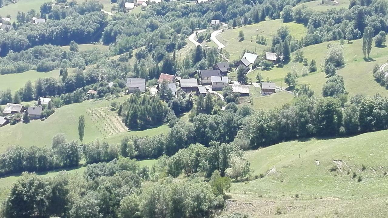 Bel Appartement Au Rez De Chaussee D'Un Chalet Jarrier Exterior photo